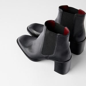 LEATHER HEELED ANKLE BOOT